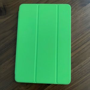 Genuine Apple Smart Cover for iPad Mini. Green, with magnet attachment